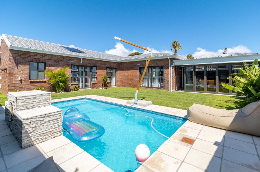 4 Bedroom Property for Sale in Kirstenhof Western Cape